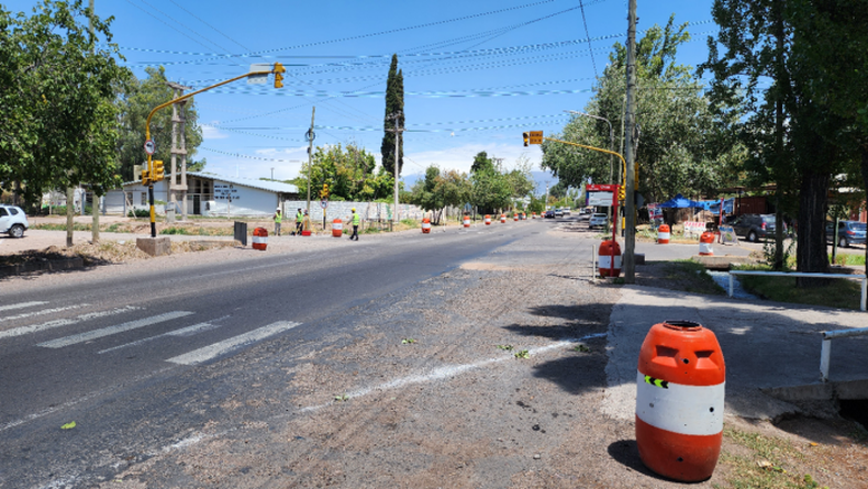 Luján de Cuyo corte de tránsito para automóviles en calle Aráoz