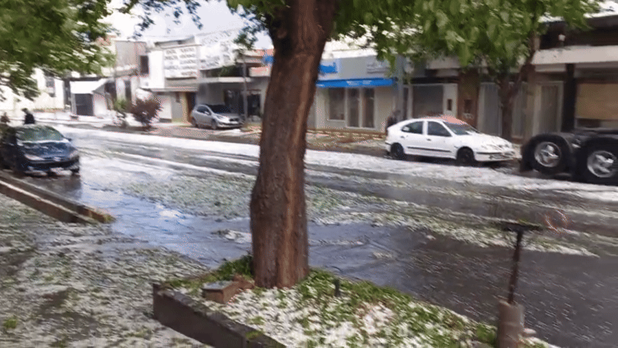el gran mendoza, bajo una intensa tormenta: cuando dejara de llover