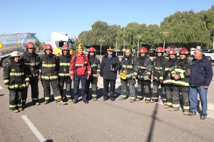 simulacro incendio, camión combustible, contaminante, accidente, traje especial, bomberos, fuego, catastrofe