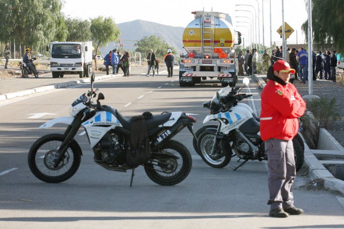 simulacro incendio, camión combustible, contaminante, accidente, traje especial, bomberos, fuego, catastrofe