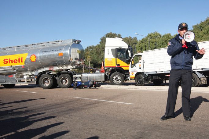 simulacro incendio, camión combustible, contaminante, accidente, traje especial, bomberos, fuego, catastrofe