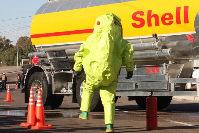 simulacro incendio, camión combustible, contaminante, accidente, traje especial, bomberos, fuego, catastrofe