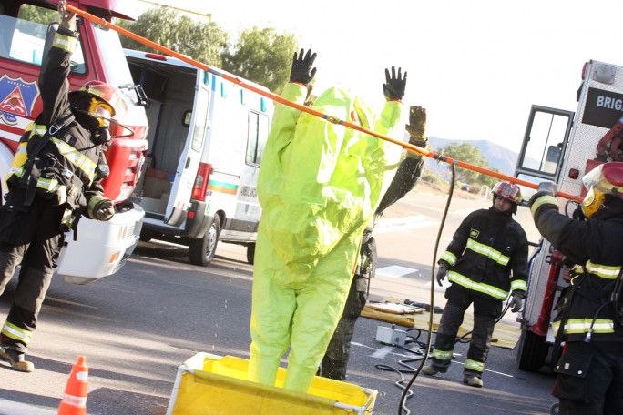 simulacro incendio, camión combustible, contaminante, accidente, traje especial, bomberos, fuego, catastrofe