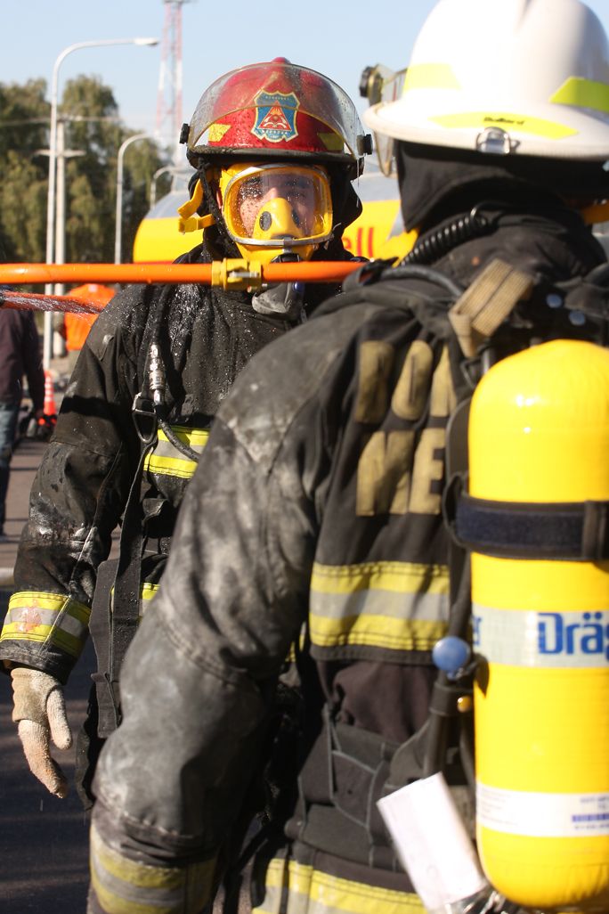 simulacro incendio, camión combustible, contaminante, accidente, traje especial, bomberos, fuego, catastrofe