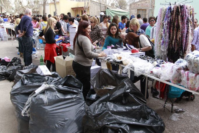 La Salada en Santa Rosa zapatillas desde 50 hasta jean de 70