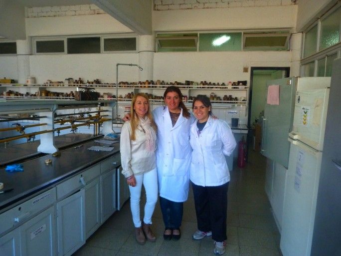 Laura Bree (Vivero Mercier), Liliana Martínez (UNCuyo) y Celeste Arancibia (becaria del Conicet)