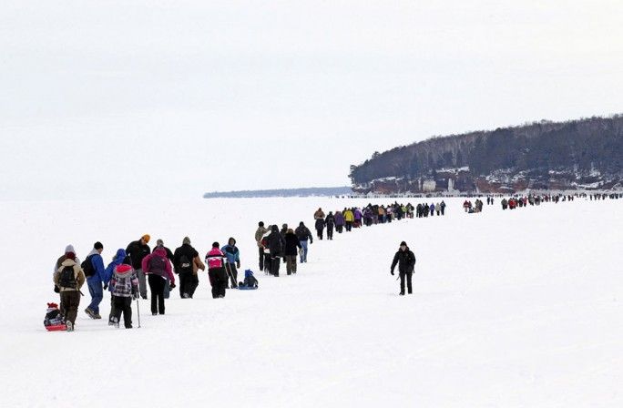 Paseo por la Isla de las Cuevas de Hielo