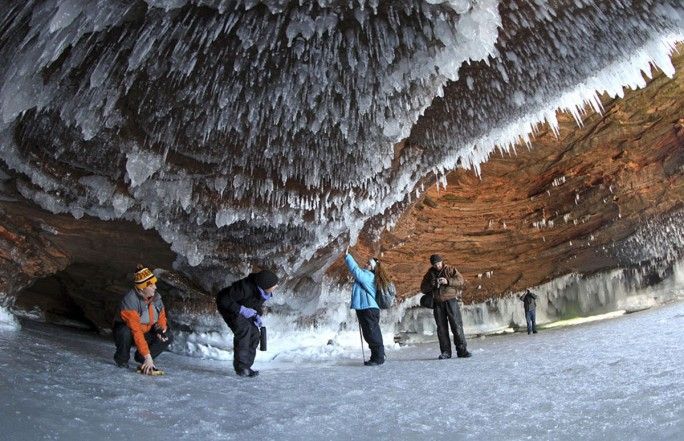 Paseo por la Isla de las Cuevas de Hielo