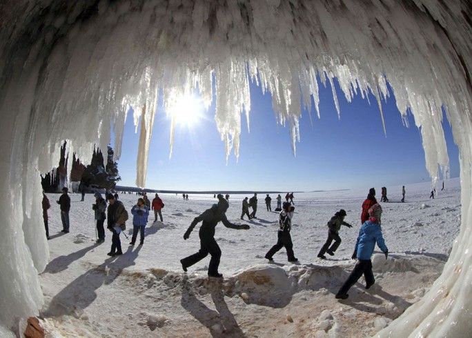 Paseo por la Isla de las Cuevas de Hielo