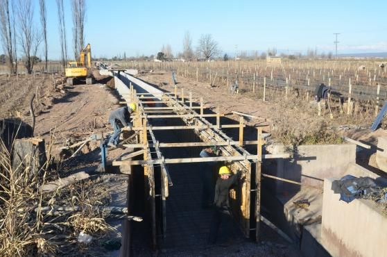 canalización, irrigación, obras