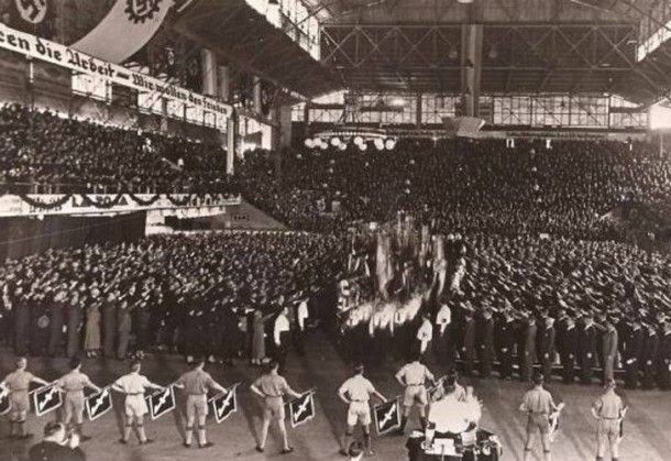 Encuentro nazi en el Luna IV