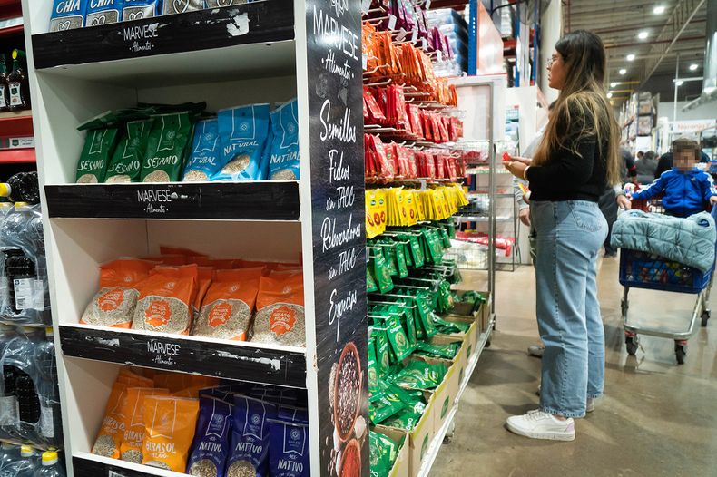 La caída de la confianza del consumidor coincide con un aumento de la inflación en enero de 2026.