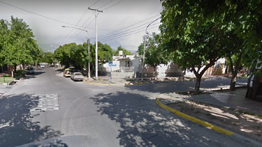 Lo golpearon en la cabeza cuando llegó a la casa de un amigo y le robaron la moto