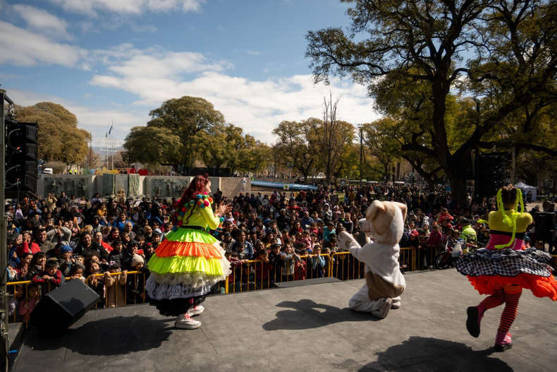 Festejo por el Día del Niño en la Plaza Independencia.