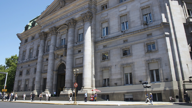 Eficiencia y ajuste: el Banco Nación reduce personal y celebra resultados positivos en 2025. Eficiencia y ajuste: el Banco Nación reduce personal y celebra resultados positivos en 2025.