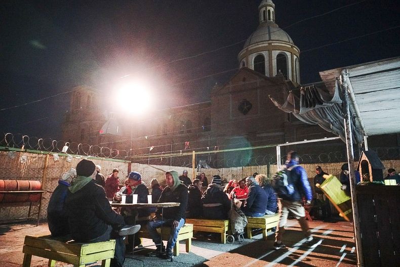 El patio de la iglesia Nuestra Señora de la Merced es el espacio donde funciona el Patio Callejero