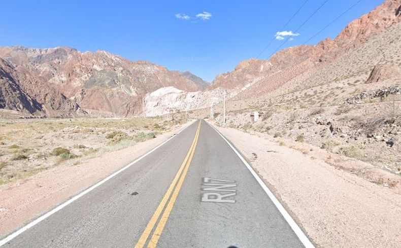 Conducía alcoholizado en Uspallata, intentó pasar a otro auto y terminó contra el Cerro Negro.&nbsp;Foto: GoogleMaps / Archivo.
