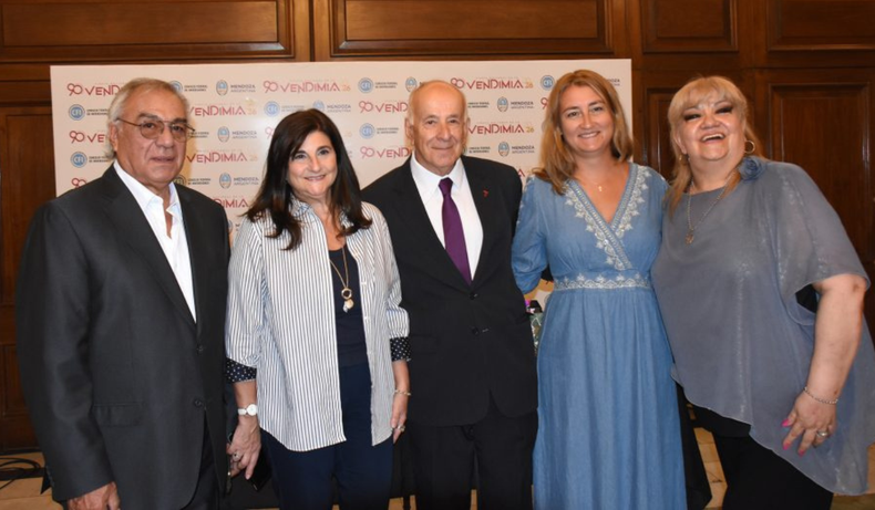 Vendimia: a 90 años de su historia, el Gobierno de Mendoza reconoció a locutores y comunicadores