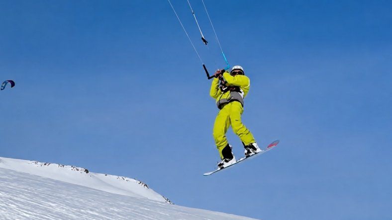 El snowkite encuentra su capital en la cordillera de Malargüe.