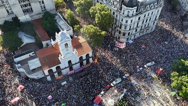 En respuesta a los dichos de Milei en Davos, así se desarrolló la Marcha Federal LGBT en Buenos Aires