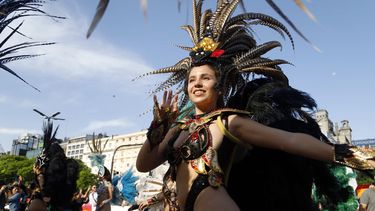 Comenzó la Marcha del orgullo LGBTIQ+ 2025 y reclaman “frenar la política de odio y la violencia fascista”. FOTO: MARIANO SANCHEZ/NA Comenzó la Marcha del orgullo LGBTIQ+ 2025 y reclaman “frenar la política de odio y la violencia fascista”. FOTO: MARIANO SANCHEZ/NA