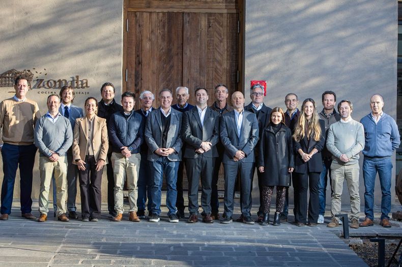 El consejo directivo del CEM en pleno el día de la asunción de Martín Calzetta