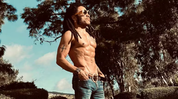 La particular vestimenta con la que Lenny Kravitz entrena