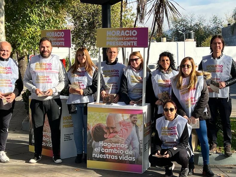 Rodríguez Larreta agradeció a la militancia, que desplegó mesas en esquinas de Mendoza.