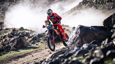 El Rally Dakar 2026, con Luciano Benavides, arrancó en Arabia Saudita con un prólogo corto, parejo y cargado de expectativas.