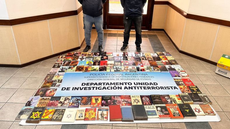 Policía Federal Argentina clausuró una imprenta que distribuía propaganda nazi