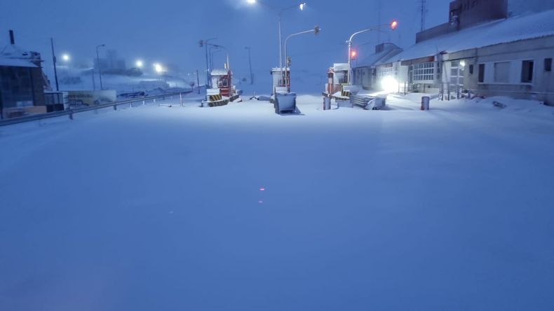 Temporal extremo en Mendoza: preven hasta 3 metros de nieve en alta montaña y viento Zonda.