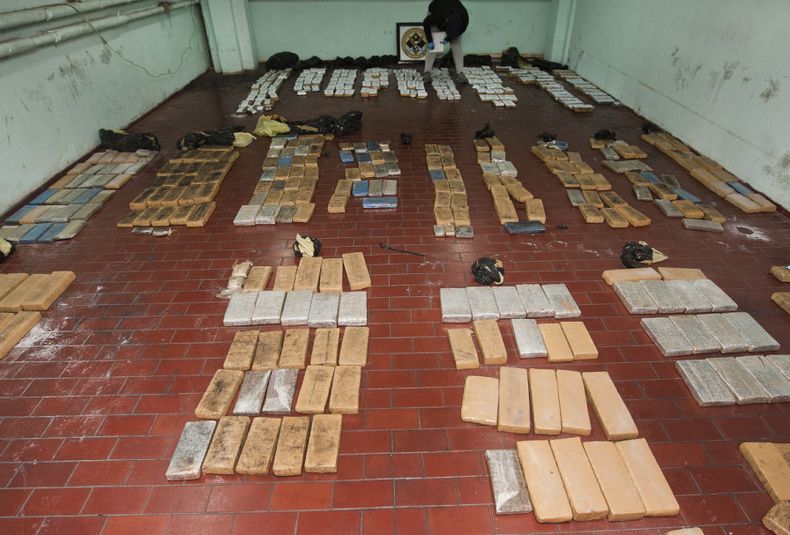 secuestro 300 kilogramos marihuana, contravntores, operativo antidroga, allanamiento