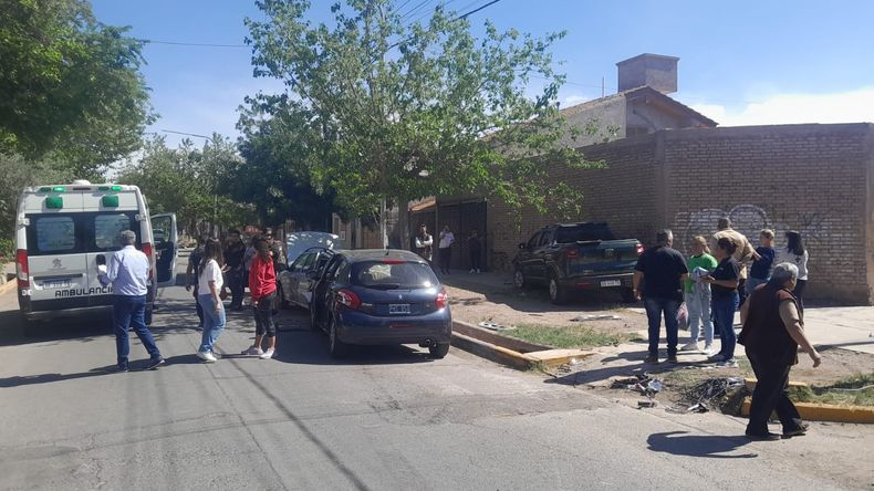 Ambos conductores fueron trasladados a la Clínica Santa Isabel de Hungría al presentar traumatismos.
