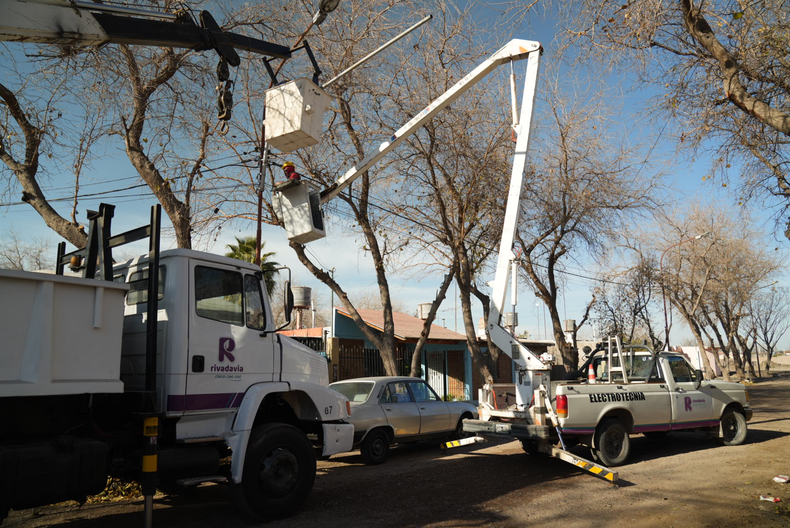 La Municipalidad de Rivadavia trabaja en el recambio lumínico.