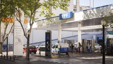 YPF aumenta 12,5% los combustibles: hasta octubre no volverá a subir.