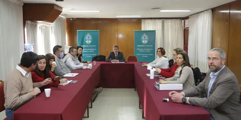 El SUTE analiza la oferta del Gobierno en paritarias.