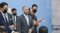 El ministro Guzmán viaja a Washington para empezar a recalibrar el acuerdo con el FMI