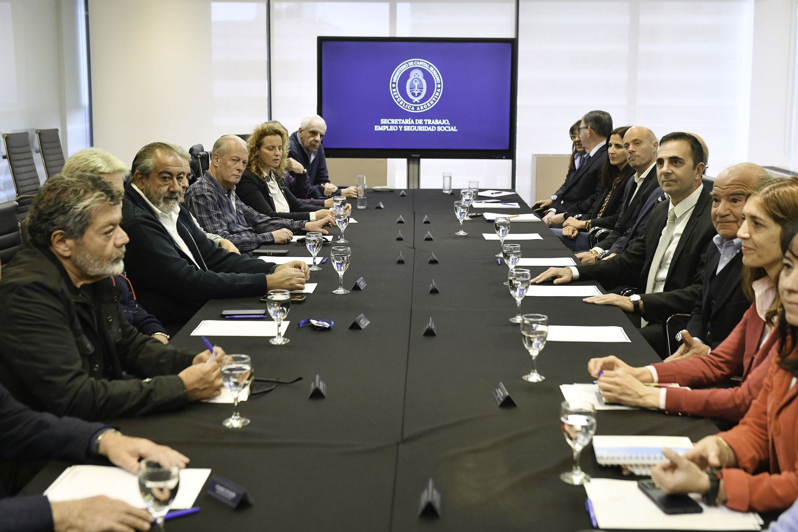Ley Bases, reforma laboral y DNU: qué acordaron el Gobierno y la CGT
