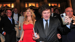 Javier Milei, nada protocolar: dijo que Fátima Florez está muy buena.