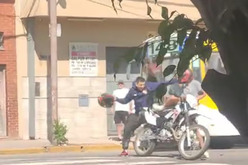 Motochorros fusilaron a un hombre en un intento de robo a plena luz del día