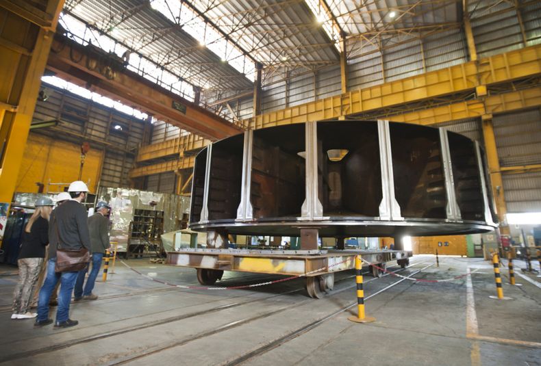 nave IMPSA, taller metalúrgico, piezas de acero, industria metarlúrgica pescarmona.