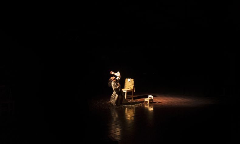 La mujer invisible, bajo la dirección de Fabián Castellani