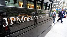 Griesa autorizó también a JP Morgan a realizar pago por única vez de bonos en dólares bajo la ley argentina