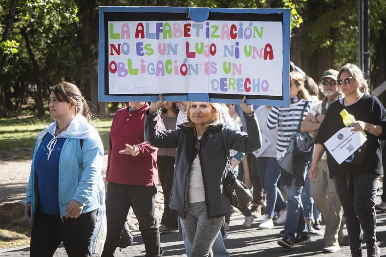 La rectora de la UNCuyo convocó a la comunidad a defender la educación pública frente al veto de Milei