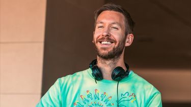 Calvin Harris anunció el lanzamiento de su álbum Wav Bounces.