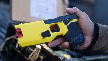 El senador Mauricio Sat pidió información oficial sobre los costos, el despliegue y el uso de pistolas Taser