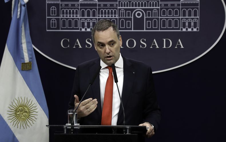Manuel Adorni anunció que PAMI modifica la modalidad de entrega de pañales Manuel Adorni anunció que PAMI modifica la modalidad de entrega de pañales