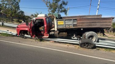 Ante esta situación crítica, el chofer intentó maniobrar para detener la marcha Ante esta situación crítica, el chofer intentó maniobrar para detener la marcha