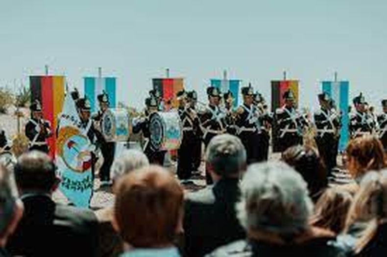Banda Talcahuano ejecutó los himnos durante la celebración el 