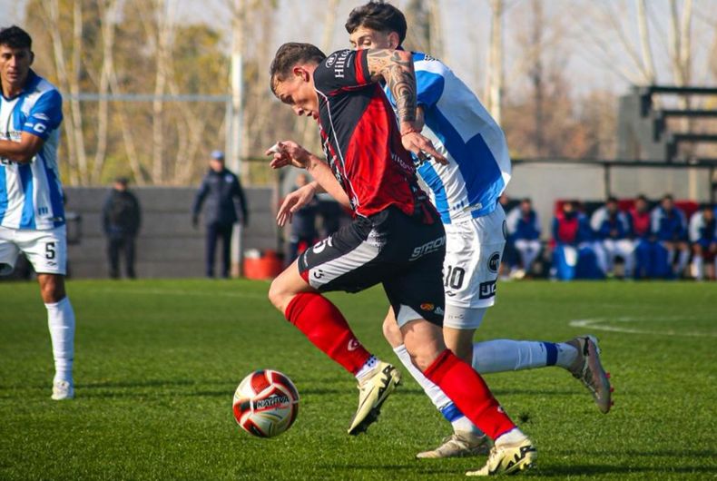 FADEP estuvo cerca de quedarse con tres puntos clave en casa, aunque Argentino de Monte Maíz reaccionó en el segundo tiempo y rescató un empate, en una nueva manga del exigente Torneo Federal A.